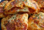 Leckere Luftfritteusen-Calzonen frisch zubereitet mit knusprigem Teig